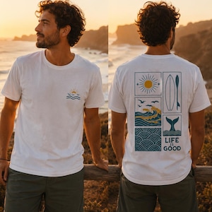 Pu&ograve; includere: Una t-shirt bianca a maniche corte con una piccola grafica sul petto raffigurante un sole sopra le onde. Il retro presenta una grande stampa rettangolare a griglia con un sole, onde marine, una tavola da surf e una coda di balena con il testo LIFE IS GOOD.