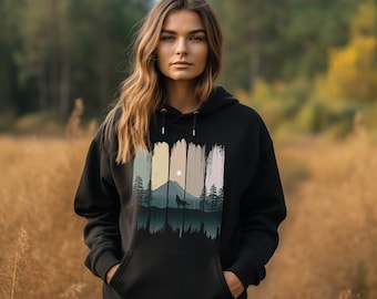 Damen Hoodie "Wolf in Forest" - Outdoor Print - Adventure Design - Kapuzen Pullover schwarz  - Unisex Organic Hoodie