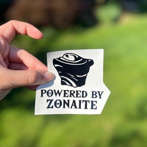 Powered By Zonaite-sticker, Zelda-geïnspireerd, totk, BOTW, gamercadeau, autosticker, sticker laptop, vinyl, waterdicht, hyrule, sticker