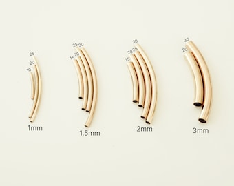 Op de afbeelding: Vier sets gouden metalen hoepels, elk set met verschillende diameters, variërend van 10 mm tot 30 mm. De hoepels zijn gerangschikt op grootte, met de kleinste set links en de grootste set rechts. De sets zijn gelabeld met hun diameter in millimeters.