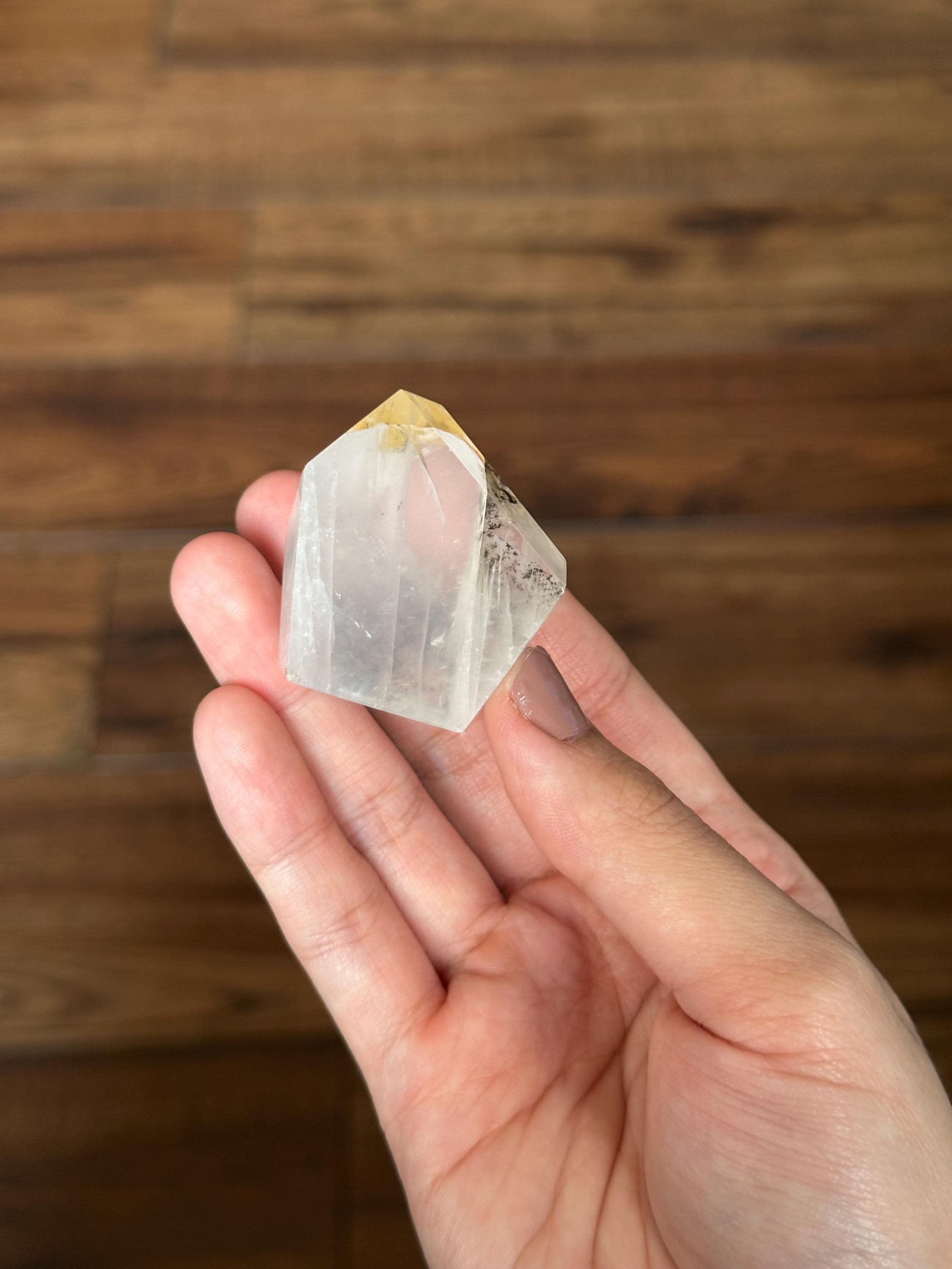 デンドリティッククォーツフリーフォーム：酸化鉄入りゴールデン