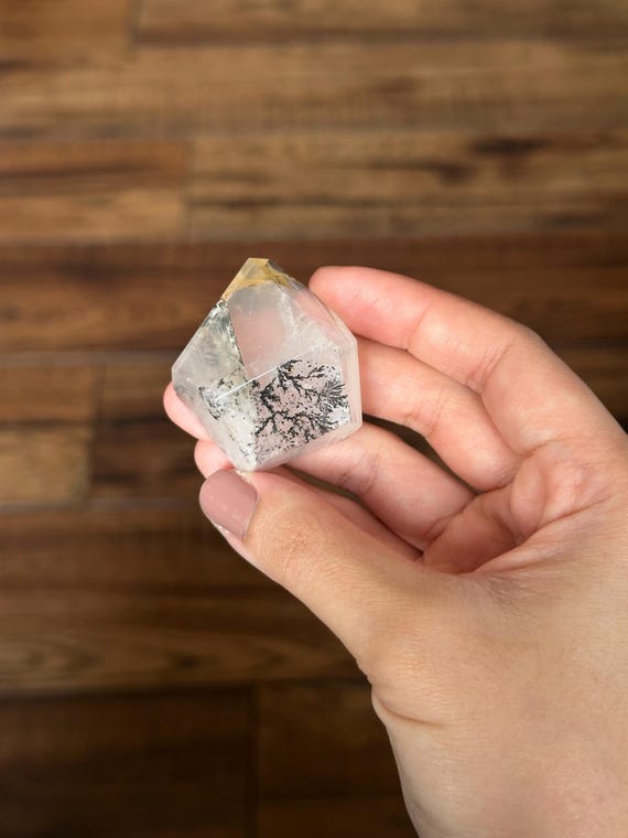 デンドリティッククォーツフリーフォーム：酸化鉄入りゴールデン