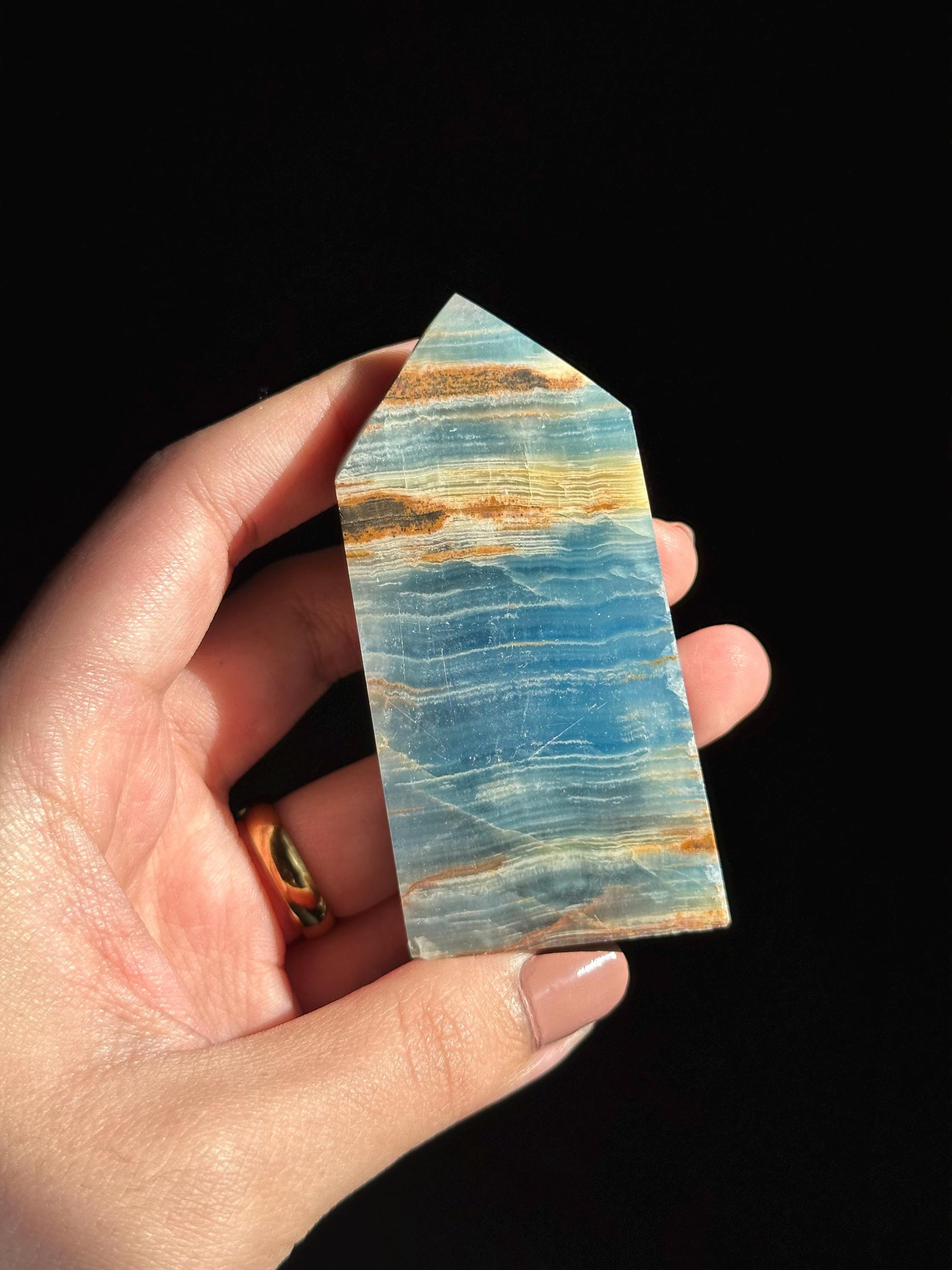 ブルーオニキスタワー：レムリアンアクアチンカルサイトクリスタル