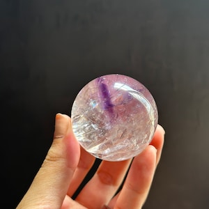 Wunderschöne einzigartige Amethyst Kugel mit Regenbogen Einschlüssen