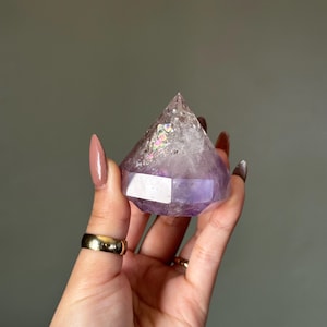 Incredible Amethyst Faceted Point! Diamond Cut - Light Amethyst Carving