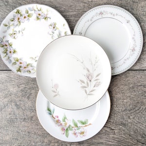 Vintage Dessert Plates Mismatched China Set of 4, Boho Wedding China Dessert Plates, Shabby Chic Bridal Shower Luncheon, Cottage Wall Plates