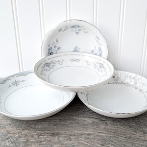 Vintage Berry Bowls Set of 4, Mismatched Blue China Dessert or Sauce Bowls, Small Vintage Bowl, Cottage Boho Wedding Bridal Shower Luncheon