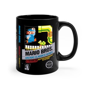 Mario Bros Pipe NES 8 Bit Game Box Cover Famicom Accent Kaffeetasse 11oz schwarze Tasse