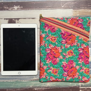 iPad Pouch, Ipad Sleeve, book Sleeve, E-Reader,Tablet case, Zipper book sleeve -Floral print