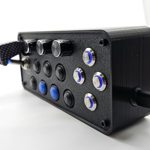 Opzioni per la pulsantiera Sim Racing (tutte le nuove opzioni!! - Ora alimentata con Arduino Pro Micro) più pulsanti, encoder rotativi e altro per il gaming su PC