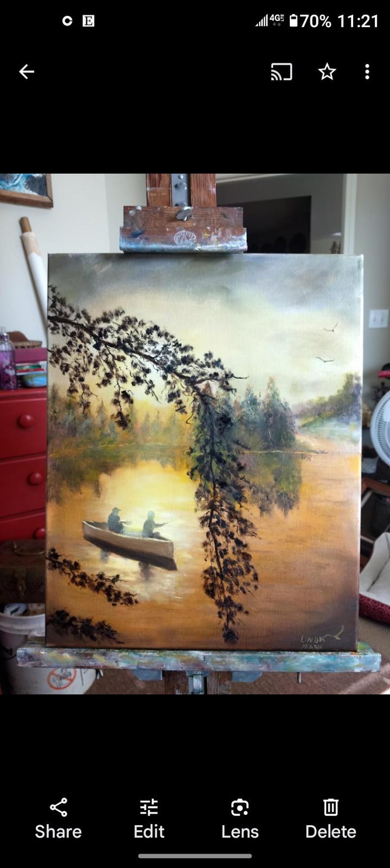 K&ouml;nnte beinhalten: &Ouml;lgem&auml;lde einer ruhigen See mit einem Kanu, das zwei Personen tr&auml;gt. Das Kunstwerk zeigt warme Farbt&ouml;ne, einen Sonnenuntergang und B&auml;ume. Ein Ast mit Bl&auml;ttern h&auml;ngt &uuml;ber dem Wasser. Vom K&uuml;nstler signiert.