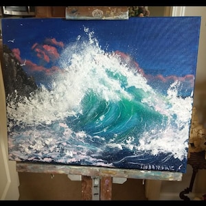 K&ouml;nnte beinhalten: Originales Acrylgem&auml;lde einer brechenden Meereswelle. Die Welle ist in T&uuml;rkis- und Wei&szlig;t&ouml;nen dargestellt, vor einem dunkelblauen Himmel mit rosa Wolken. Signiert "Linda Marie".