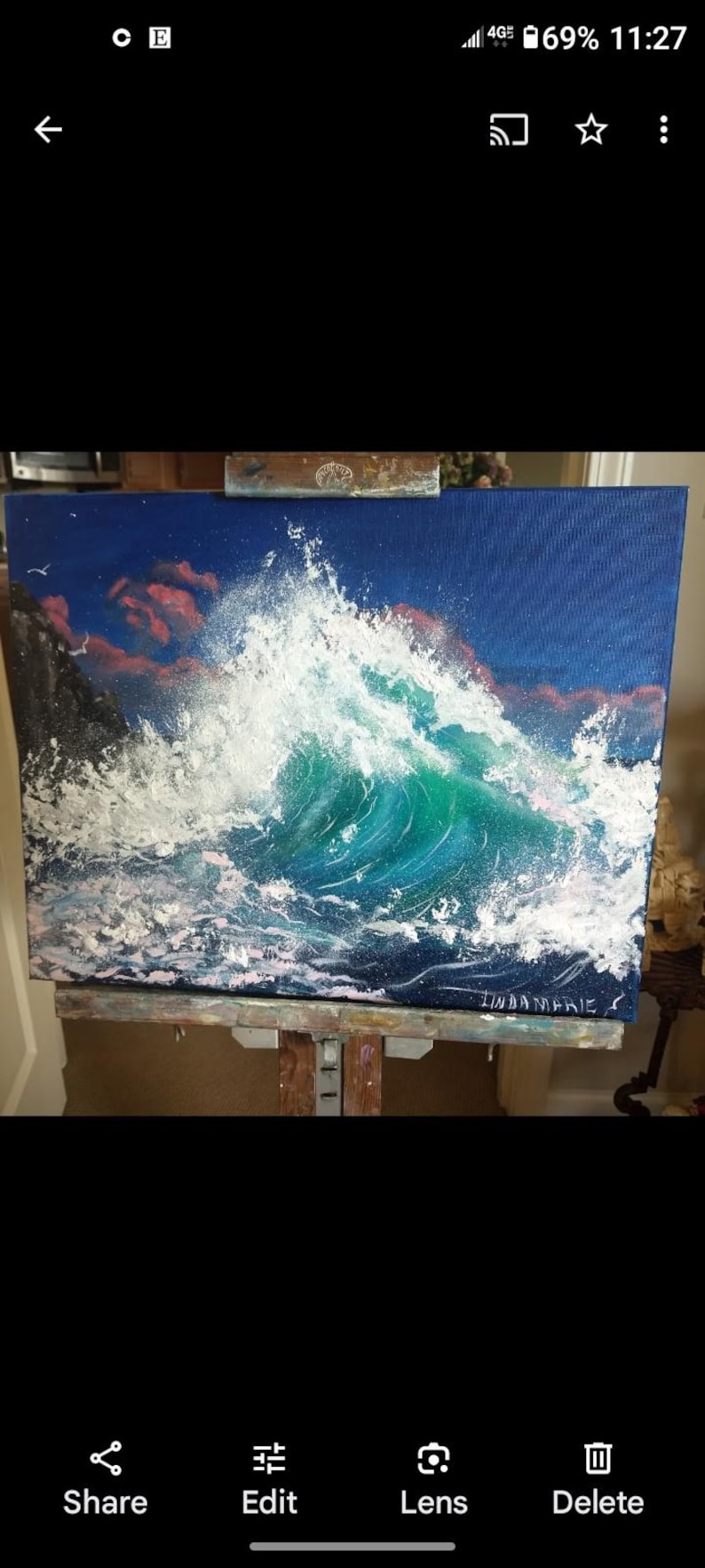 K&ouml;nnte beinhalten: Originales Acrylgem&auml;lde einer brechenden Meereswelle. Die Welle ist in T&uuml;rkis- und Wei&szlig;t&ouml;nen dargestellt, vor einem dunkelblauen Himmel mit rosa Wolken. Signiert "Linda Marie".