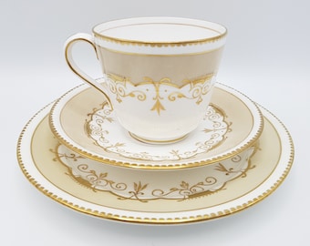 Zestaw herbat z wiktoriańskiej porcelany kostnej – filiżanka, spodek i talerzyk