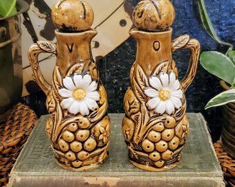 Vintage Inarco Daisy Oil and Vinegar Cruets, Retro Kitchen Decor