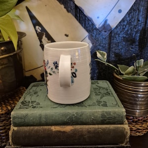 Anthropologie Starla Halfmann Initial D Floral Flowers Ceramic Coffee Tea Mug Christmas Mug Gift bild 5