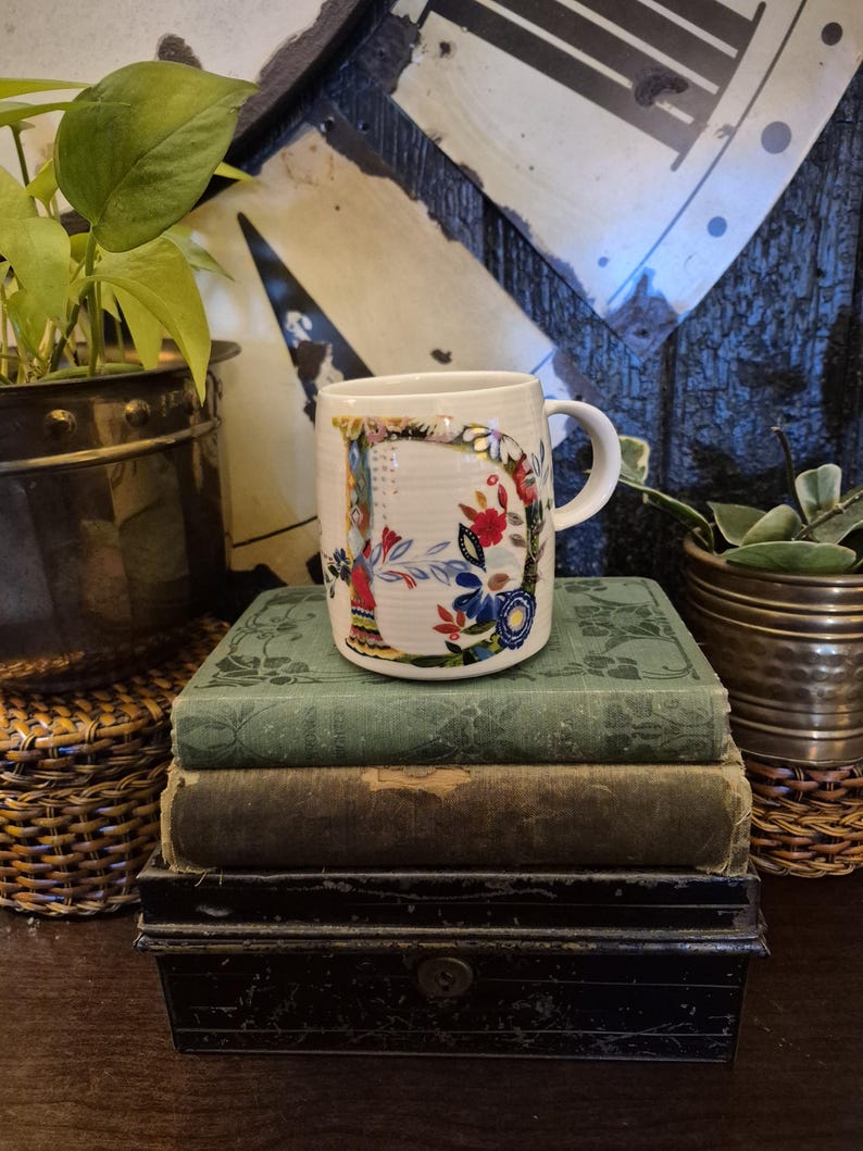 Anthropologie Starla Halfmann Initial D Floral Flowers Ceramic Coffee Tea Mug Christmas Mug Gift bild 2