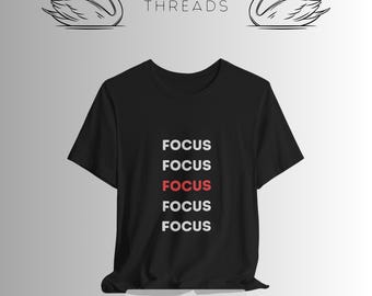 Fokus-Wiederholung Typografie Tee | Motivierendes Grafik-T-Shirt
