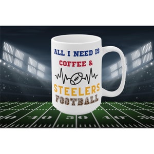 Wszystko, czego potrzebuję, to kawa i kubek futbolowy Steelers Zabawny prezent dla fanów Pittsburgh dla miłośników NFL, na imprezę lub poranną kawę w dniu meczu