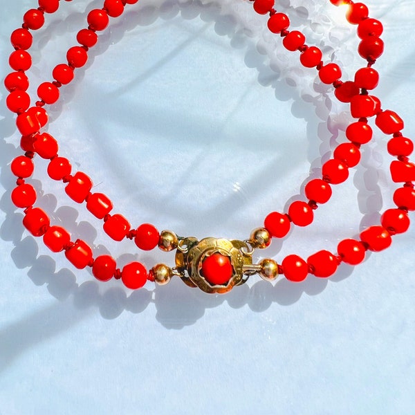 Ancien bracelet de corail véritable non teint avec fermoir en or 14 carats Bracelet de perles de corail véritable non teint Bracelet de corail rouge méditerranéen Début du XXe siècle