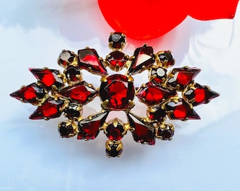 Czech Vintage Garnet Glass Brooch. Czechoslovakian Vintage Costume Brooch. Costume jewelry. 1950’s