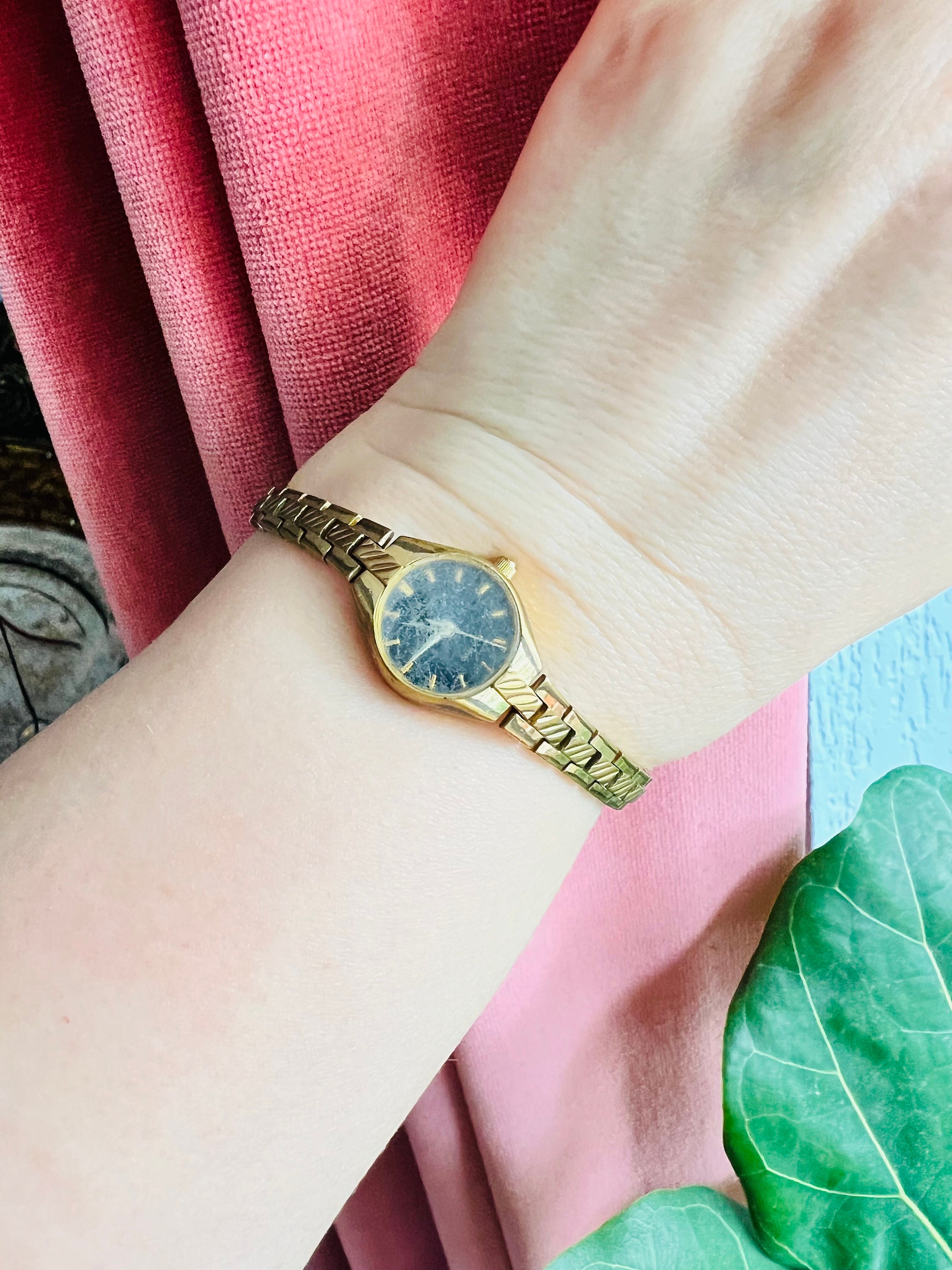 Vintage Wrist Watch Commodoor. Quartz Watch on Gold Plated Bracelet. Ladies Commodoor Wrist Watch. the Watch Runs Perfectly. Etsy Denmark