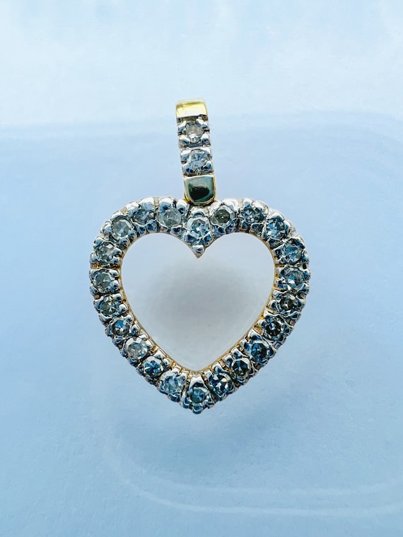 Golden 14K pendant set with real diamonds. Diamond