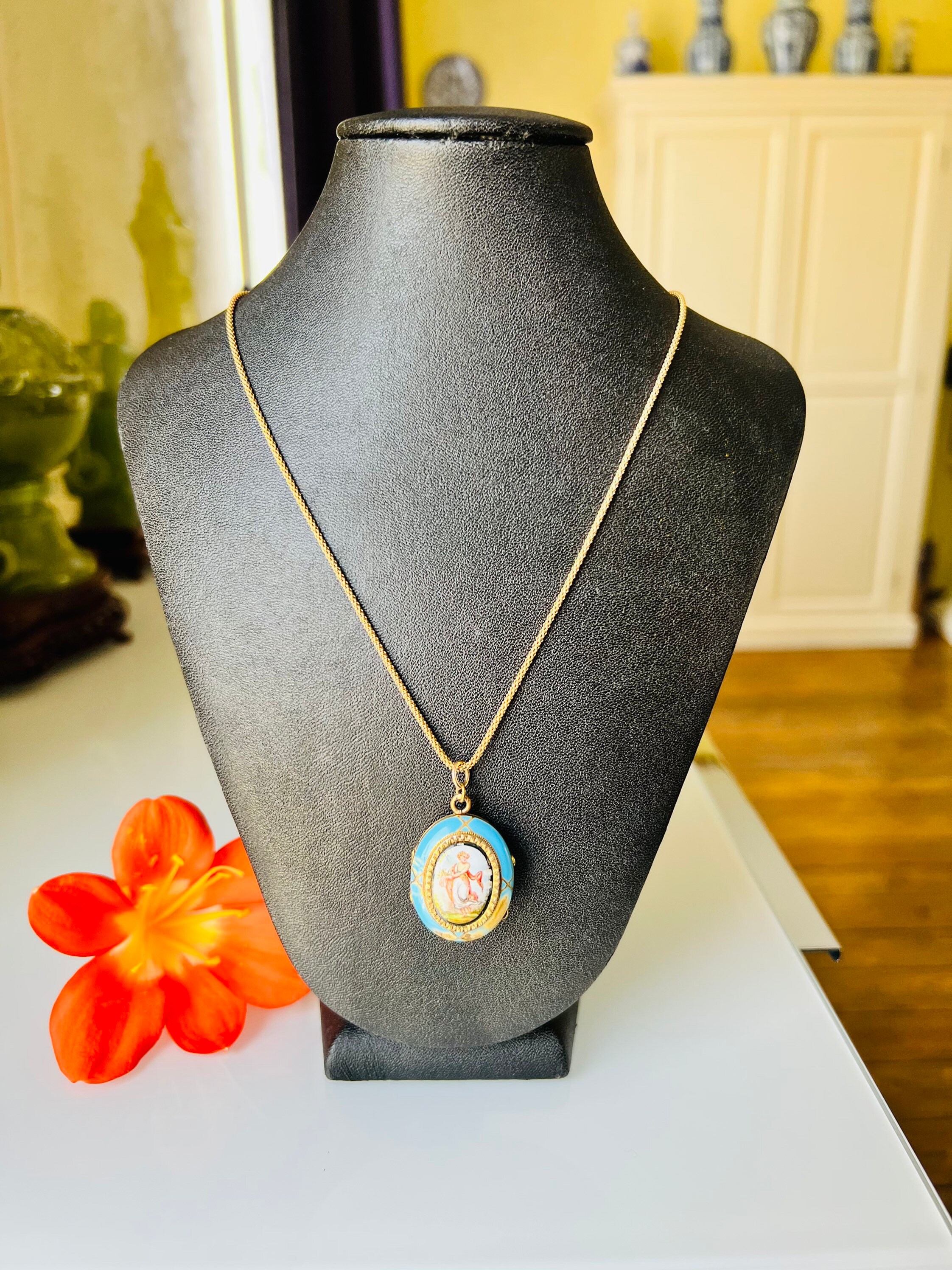 Antique 14K Gold Locket / Medallion Photo Frame Decorated With - Etsy