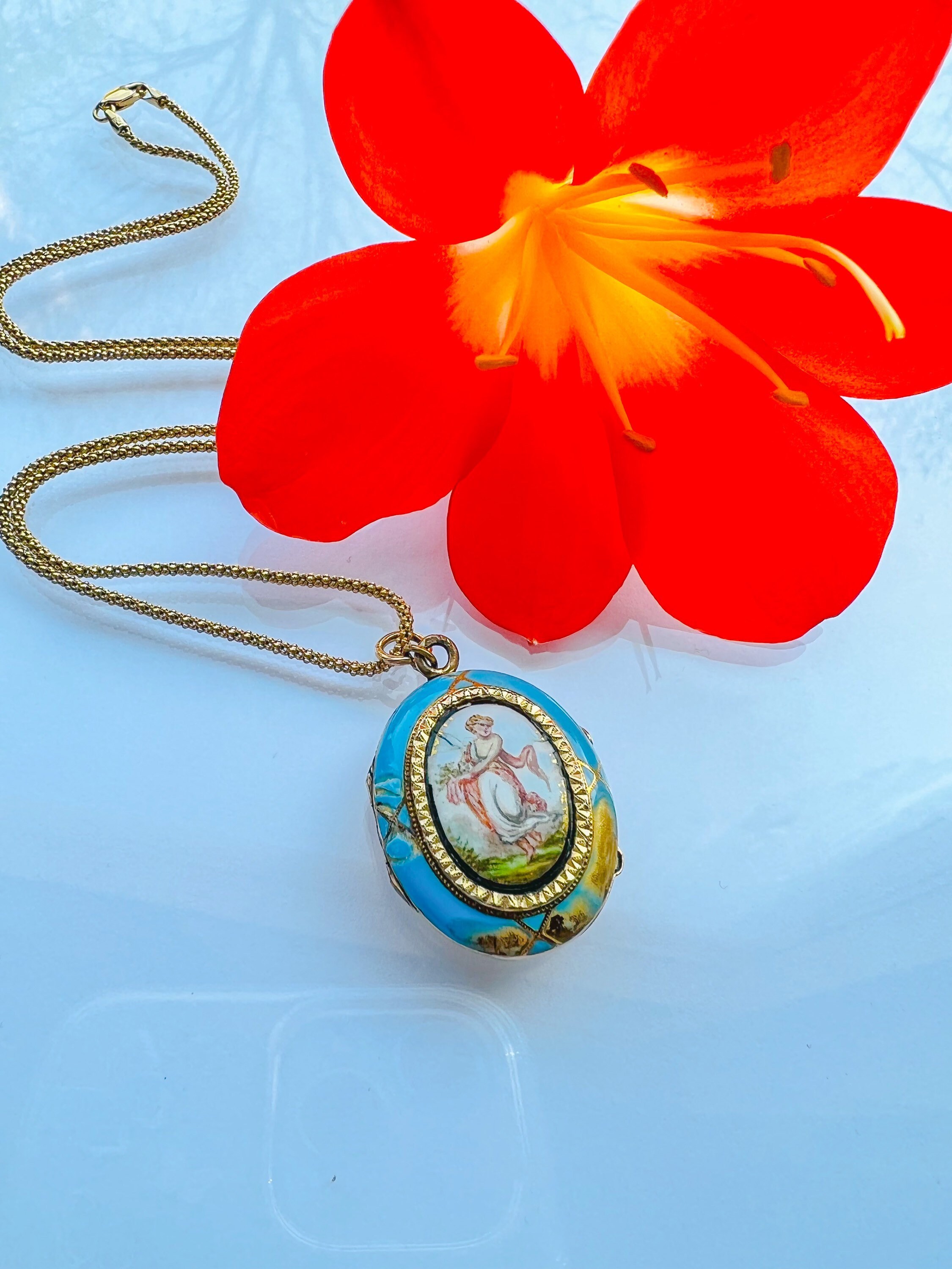 Antique 14K Gold Locket / Medallion Photo Frame Decorated With - Etsy