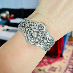 Antique Yogya Djokja 800 Sterling Silver Cuff Bracelet. Indonesian Sterling Silver Embossed Wide Bracelet. Early 20th century.