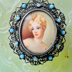 Antique Edwardian Sterling silver brooch with hand-painted portrait. 1900-1910