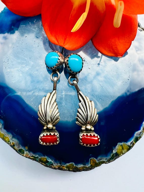 Incredibly Detailed Zuni Lady Duck Natural Turquoise Coral Native American Jewelry Silver Pin Incredibly Detailed Zuni Lady Duck Natural Turquoise Coral Native American Jewelry Silver Pin