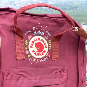 Customized Flower Hand Embroidery/Kanken Backpack Embroidered with Flower/Fjallraven Hand Embroidery on the Classic Fjallraven Kanken