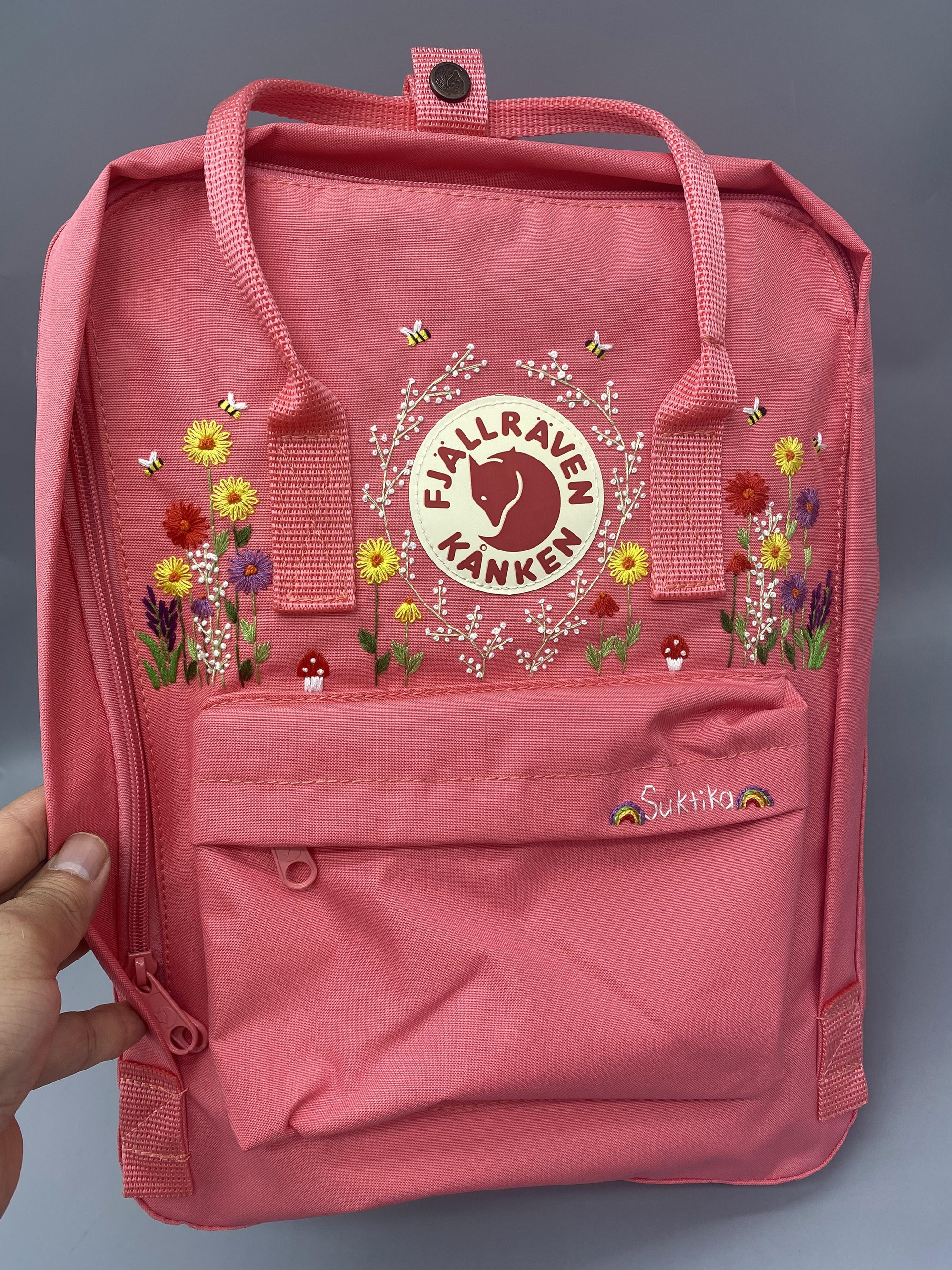 Fjallraven Kanken Backpack With Vibrant Floral Embroidery the Theme of the Embroidery on the Fjallraven Kanken Backpack is Colorful Floral Etsy Sweden