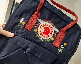 Kundenspezifische Blumen-Handstickerei, Kanken-Rucksack bestickt mit Blume, Handstickerei auf Fjällräven Kanken-Rucksack mit Blumen