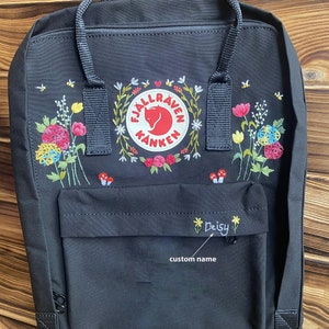 Fjällräven Kanken Rucksack bestickt mit Hortensien, gestickte Hortensie auf Fjällräven Kanken Backpack, gestickte Hortensie