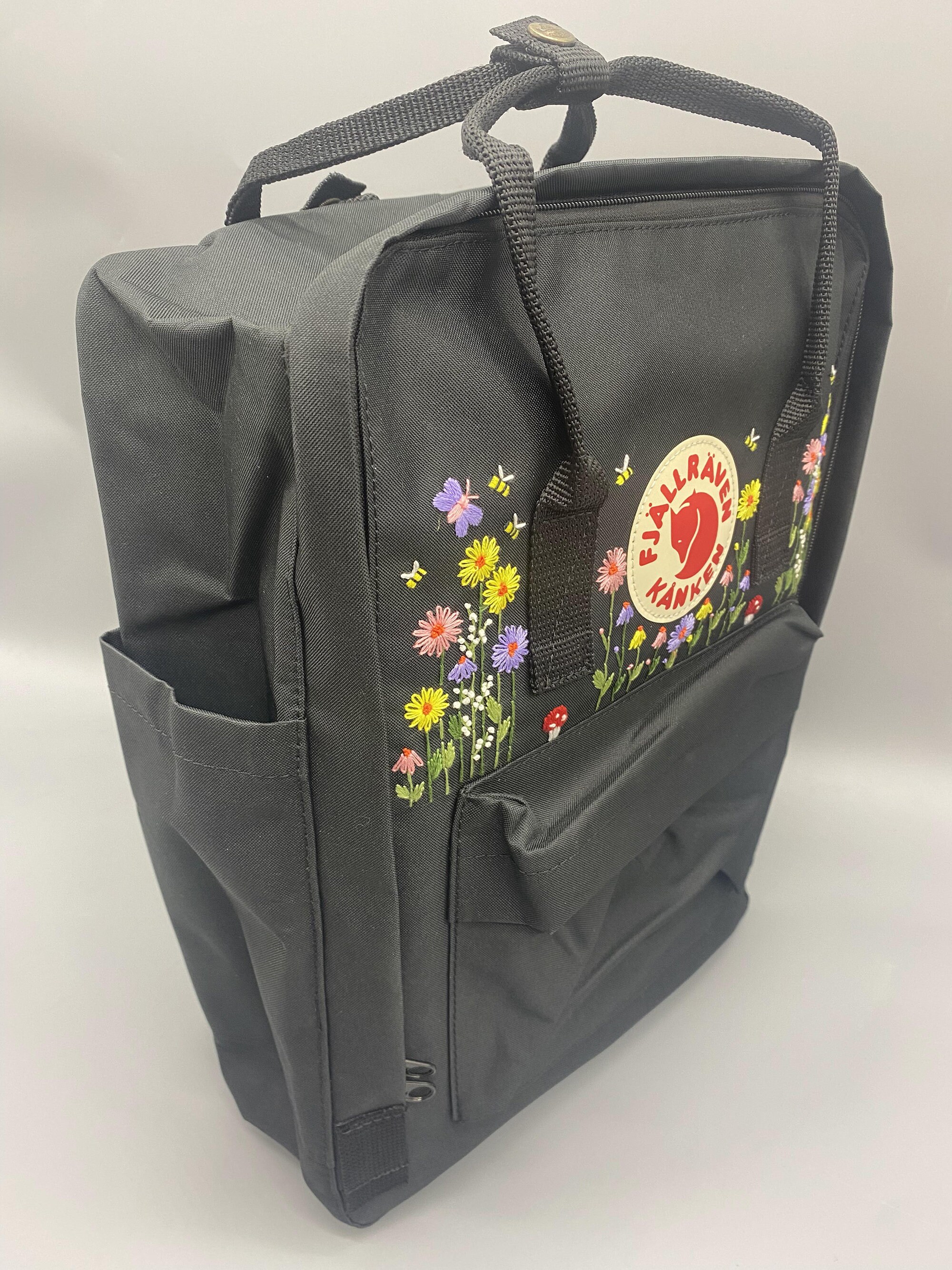 Fjallraven Kanken Backpack With a Custom Floral Embroidery  display picture 2