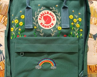 Handbestickter Fjällräven Kanken Rucksack mit Sonnenblumen und Regenbogen/ Kanken Rucksack bestickt mit Sonnenblumen und Regenbogen