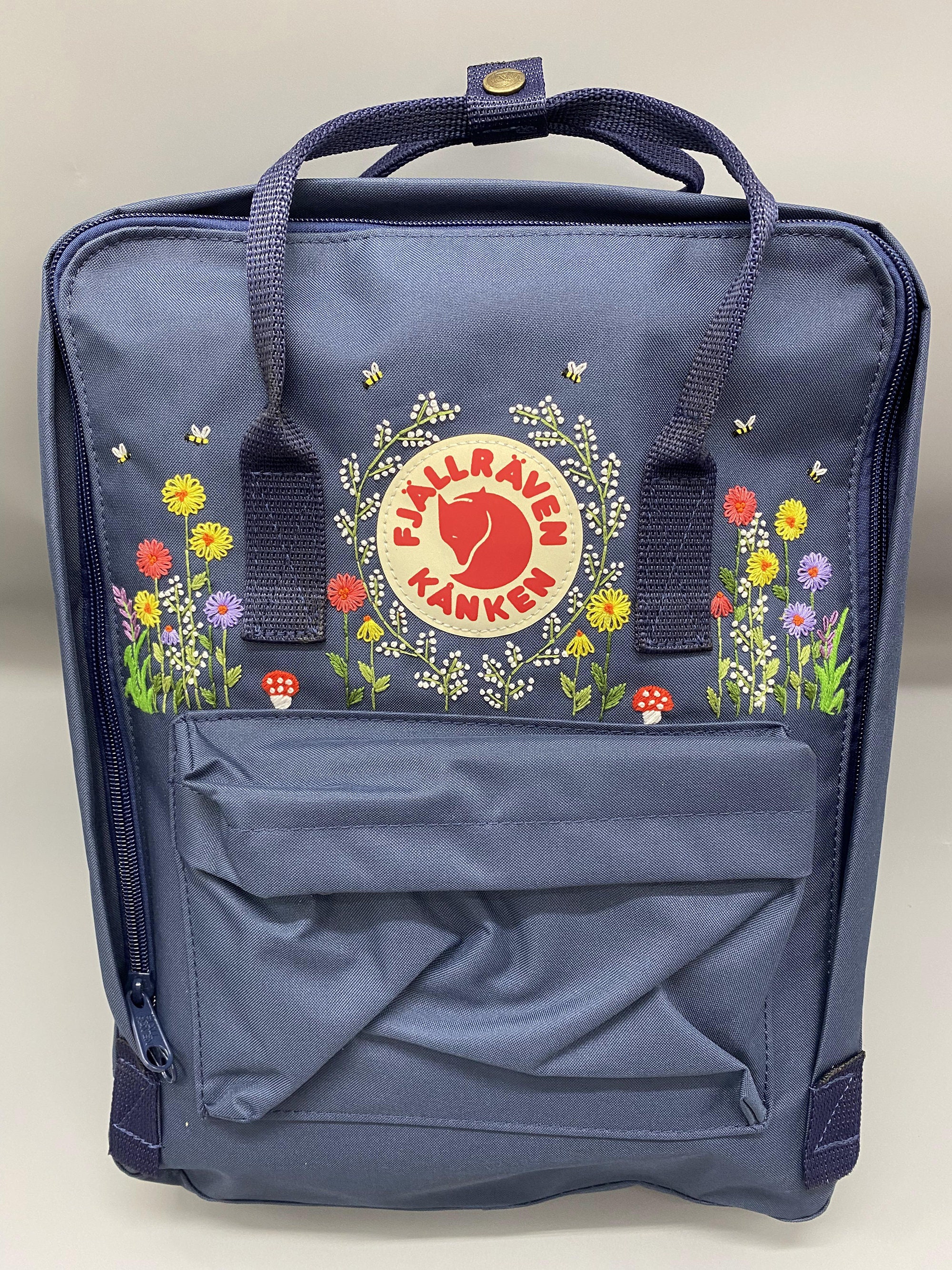 【GRAVER】23SS★ Flower Smile Embroidery One Pocket Backpack Flower Smile Embroidery One Pocket Backpack - GRAVER | 60