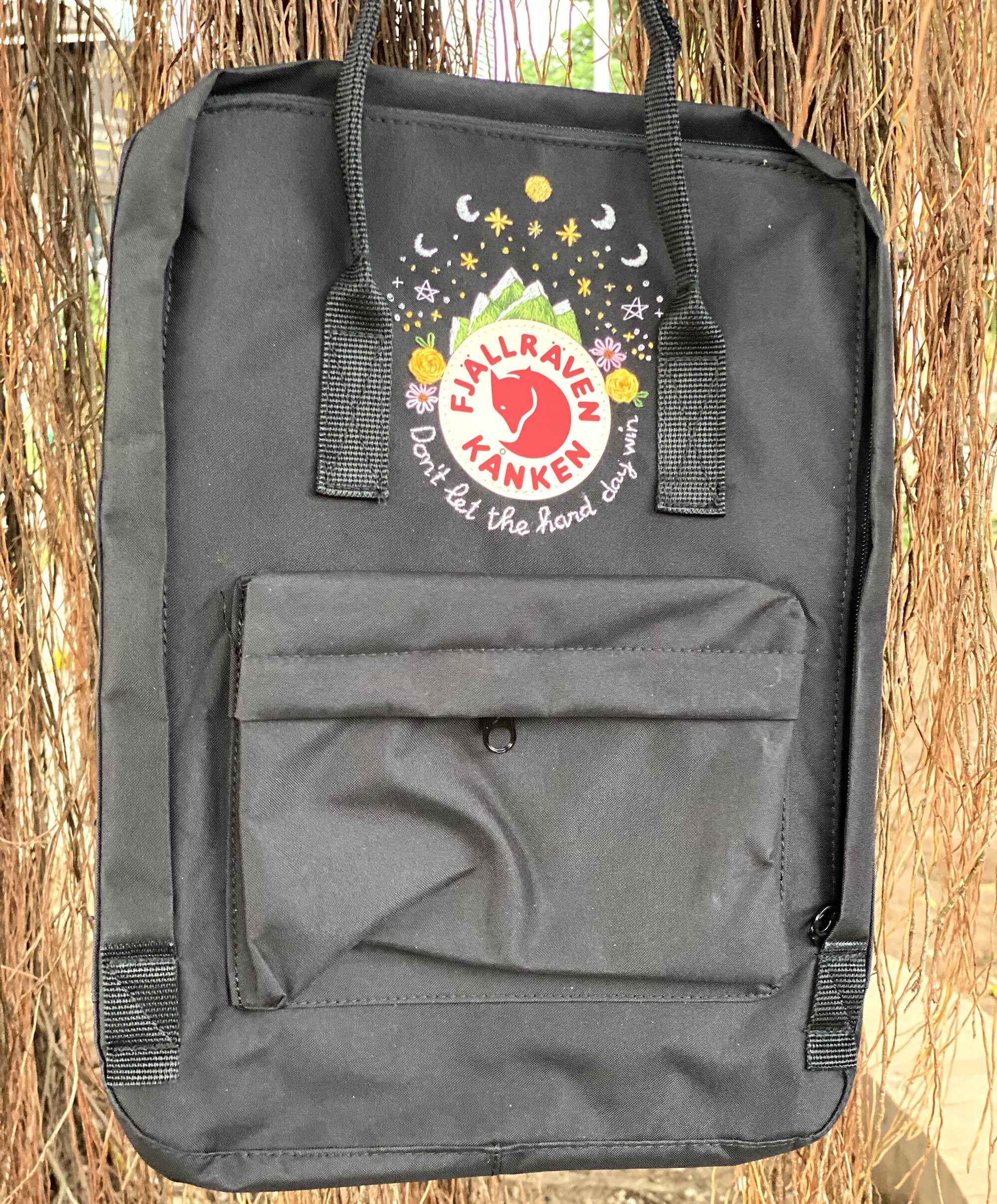 【GRAVER】23FW★ Embroidery One Pocket Backpack Flower Smile Embroidery One Pocket Backpack - GRAVER | 60