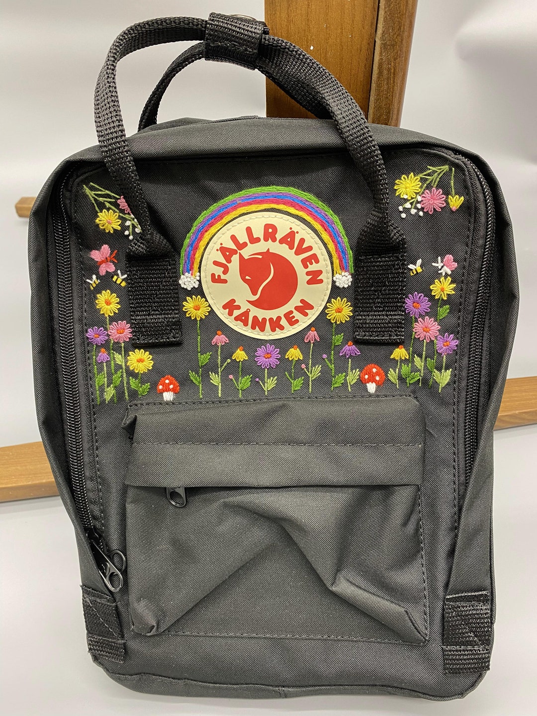 【GRAVER】23SS★ Flower Smile Embroidery One Pocket Backpack Flower Smile Embroidery One Pocket Backpack - GRAVER | 60