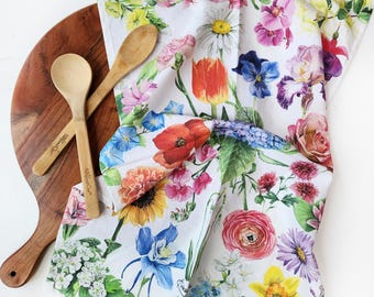 Handgeschilderde aquarel theedoek met bloemen