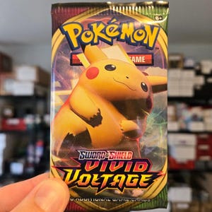 Pokémon TCG x1 Sword & Shield Vivid Voltage Booster Pack, Factory Sealed Random Artwork!