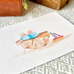Carte postale, petit rat de bibliothèque, moment lecture, print illustration animal mignon, amoureux de livres, peinture aquarelle