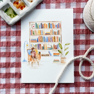 Carte postale, bibliothèque, moment lecture d'une petite souris, print illustration , animal mignon, peinture aquarelle, booklover