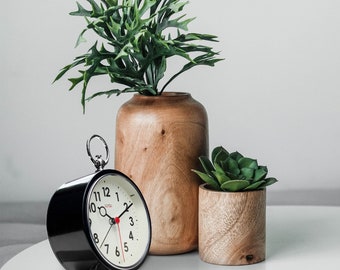 Rise and Shine with Cloudnola: Moderner Metall-Wecker in