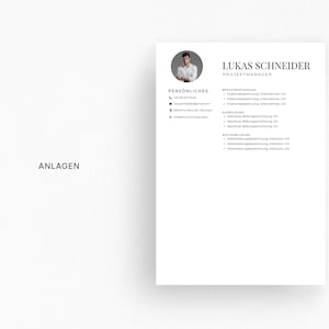 Op de afbeelding: Een minimalistische cv-sjabloon met een professioneel ontwerp. Het document bevat de naam "Lukas Schneider" en de titel "Projektmanager" bovenaan. Contactgegevens en werkervaring staan hieronder vermeld. Het woord "ANLAGEN" is zichtbaar aan de linkerkant.