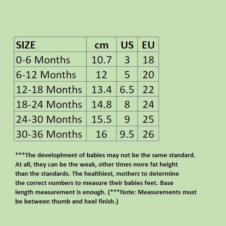 Puede incluir: Un gr&aacute;fico que muestra las tallas de zapatos para beb&eacute;s en EE. UU., UE y cent&iacute;metros. El gr&aacute;fico muestra las tallas para beb&eacute;s de 0 a 6 meses a 30 a 36 meses. El texto debajo del gr&aacute;fico indica que el desarrollo de los beb&eacute;s puede no ser el mismo est&aacute;ndar y que las madres deben medir los pies de sus beb&eacute;s para determinar la talla correcta.