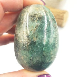 Large Green Fuchsite Palm Stone – Heart Chakra Healing, Renewal & Positive Energy Crystal, 160g