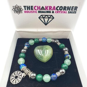 Pulsera de curación con cristales para aliviar el eczema con dije de chakra (azurita, malaquita, hematita y aventurina verde) - Tamaños personalizados disponibles. imagen 2